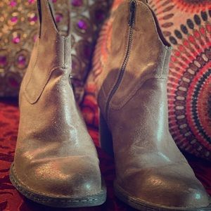 Born leather ankle boot